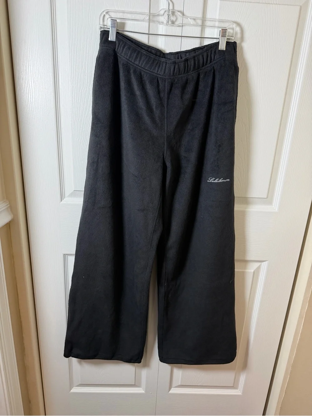 Lululemon Women’s Plush velour Mid-Rise Wide-Leg Pants black casual sz M